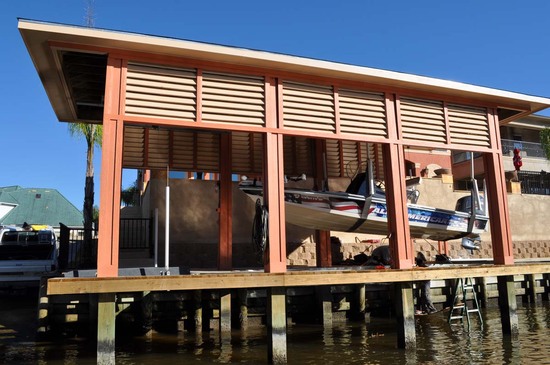Boat lift  manufacturers