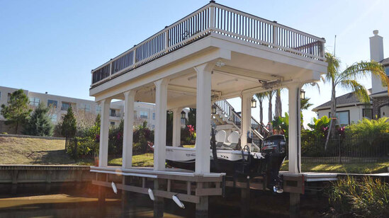 Boat house with Sling Lift
